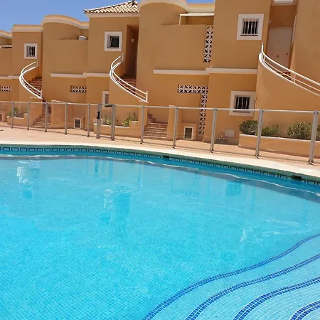 شقة Mit Beheiztem Gemeinsamem Pool By Interhome أذيخي